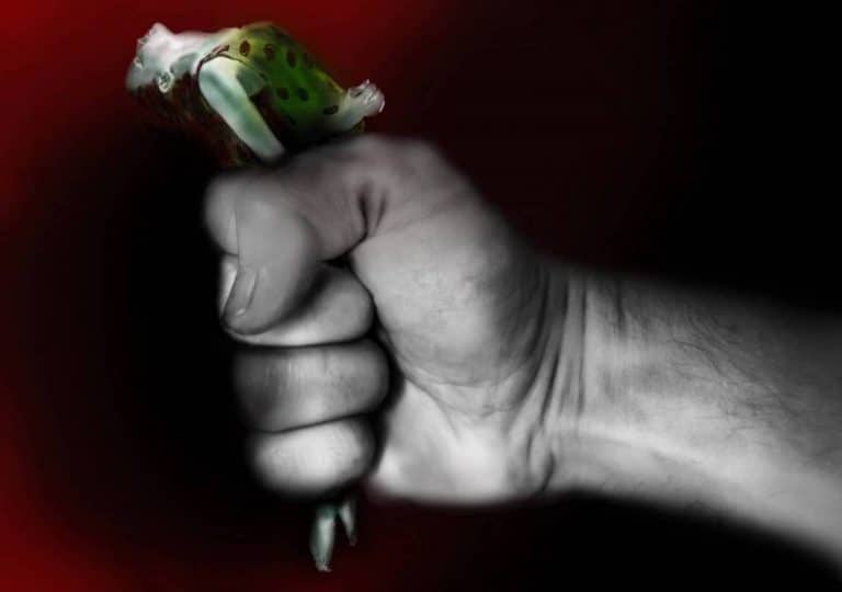 Tactiques de manipulation émotionnelle que le pervers narcissique utilise pour piéger dans une relation 2 Tactiques de manipulation émotionnelle que le pervers narcissique utilise pour piéger dans une relation